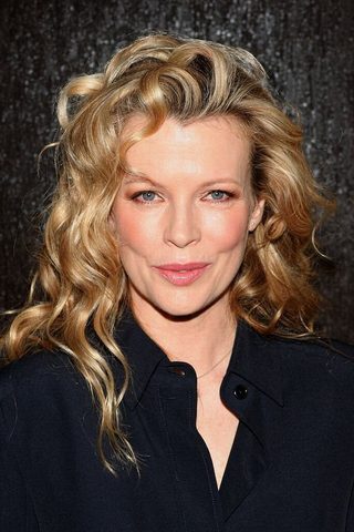 Kim Basinger, photo 1 of 3