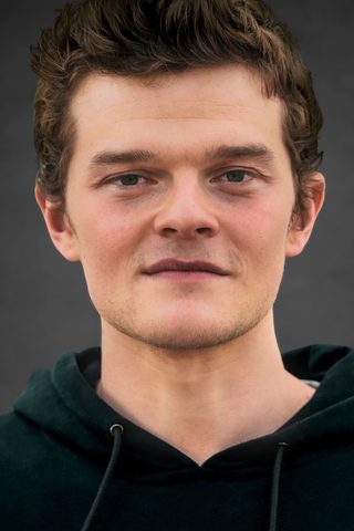 Robert Aramayo, photo 2 of 3