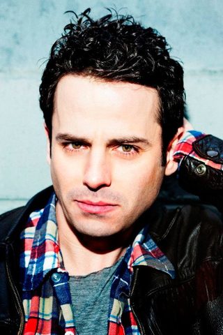Luke Kirby, photo 2 of 3