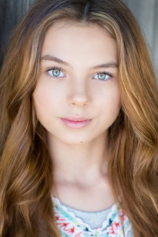 Caitlin Carmichael, photo 3 of 3