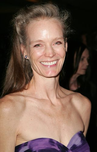 Suzy Amis, photo 2 of 3