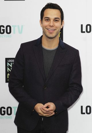 Skylar Astin, photo 3 of 3