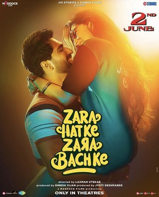 Zara Hatke Zara Bach Ke still 6