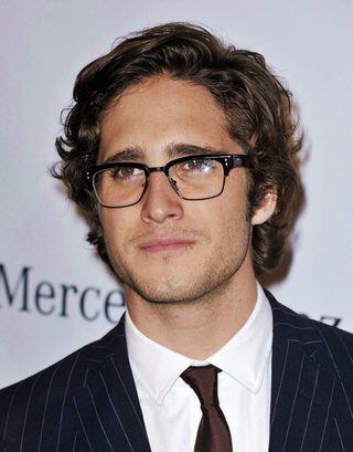Diego Boneta, photo 2 of 3