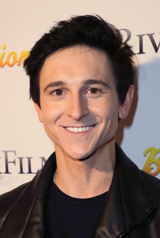 Mitchel Musso, photo 2 of 3