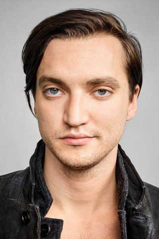 Richard Harmon, photo 1 of 3