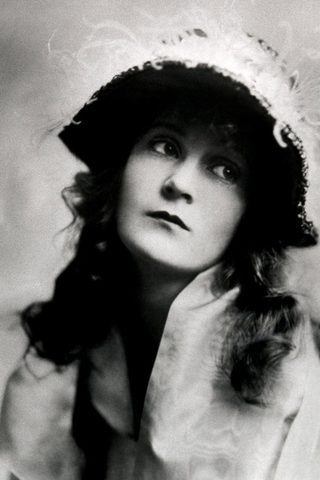 Mae Marsh, photo 1 of 3