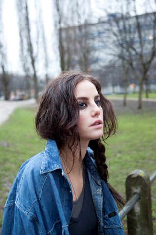 Kaya Scodelario, photo 2 of 3