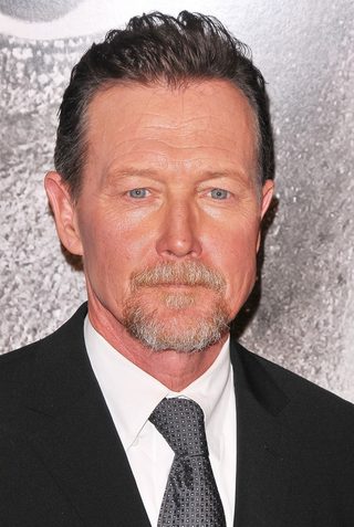 Robert Patrick, photo 1 of 3