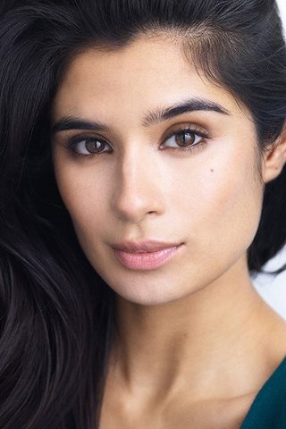 Diane Guerrero, photo 3 of 3