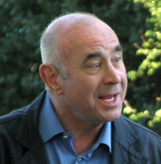 Bob Hoskins, photo 2 of 3