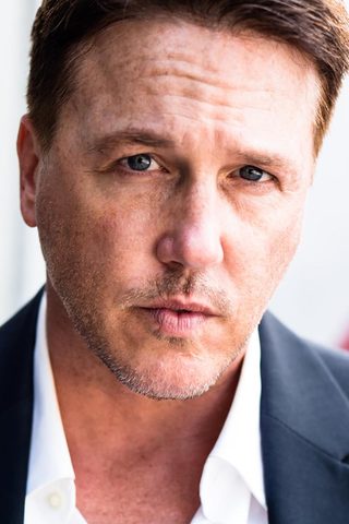 Lochlyn Munro, photo 3 of 3