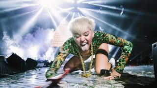 Miley Cyrus: Bangerz Tour still 7