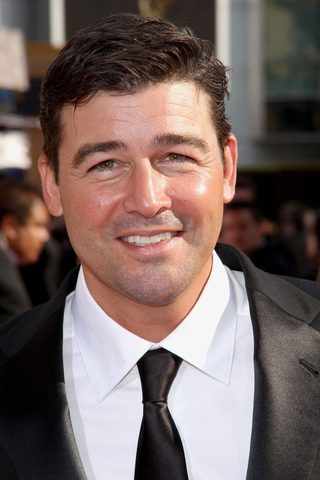 Kyle Chandler, photo 2 of 3