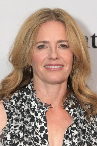 Elisabeth Shue, photo 2 of 3