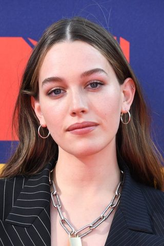 Victoria Pedretti, photo 1 of 3
