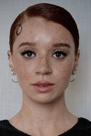 Erin Kellyman, photo 3 of 3