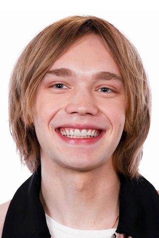Charlie Plummer, photo 2 of 3