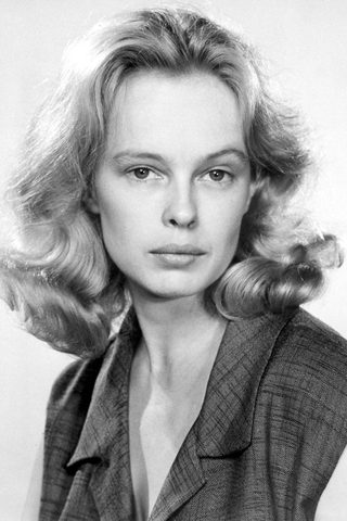 Sandy Dennis, photo 1 of 3