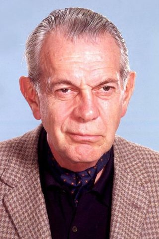 Raymond Massey, photo 2 of 3