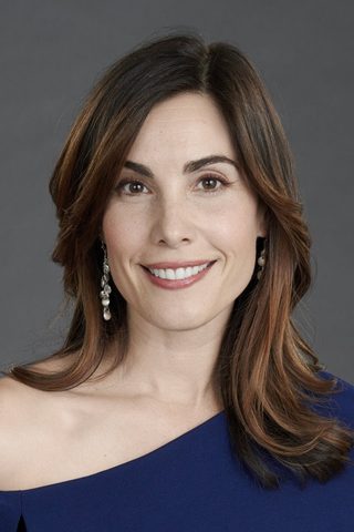 Carly Pope, photo 1 of 3