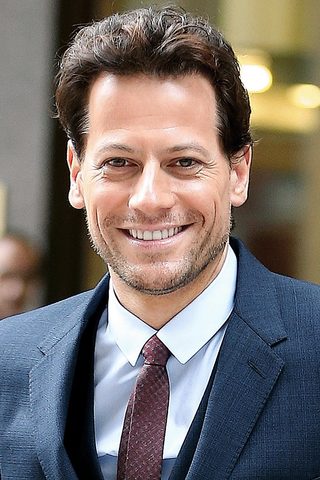 Ioan Gruffudd, photo 1 of 3