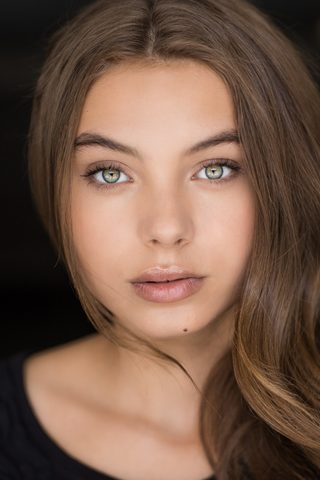 Caitlin Carmichael, photo 1 of 3