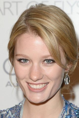 Ashley Hinshaw, photo 1 of 3