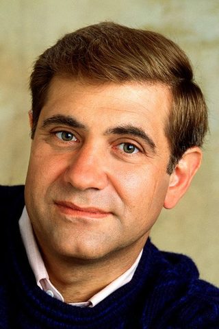 Dan Lauria, photo 2 of 3