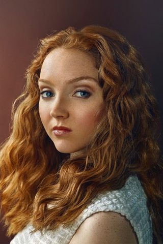 Lily Cole, photo 3 of 3