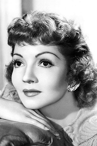 Claudette Colbert, photo 1 of 3