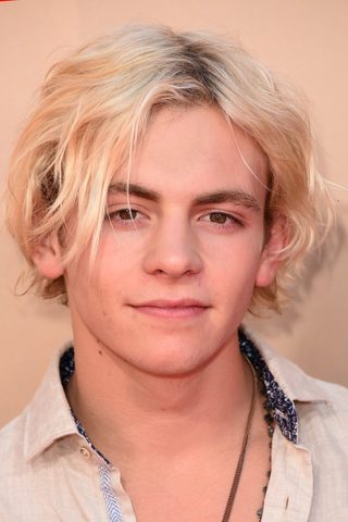 Ross Lynch, photo 1 of 3