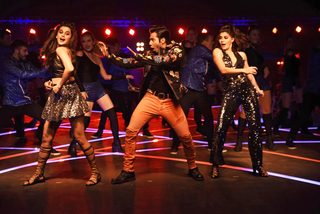 Judwaa 2 still 5