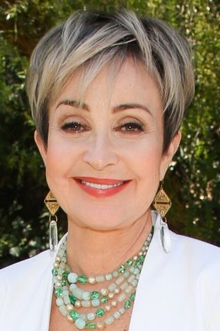 Annie Potts, photo 3 of 3
