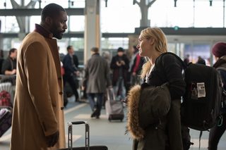 The Mountain Between Us still 7