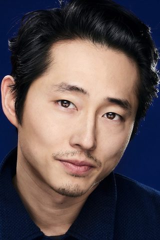 Steven Yeun, photo 2 of 3