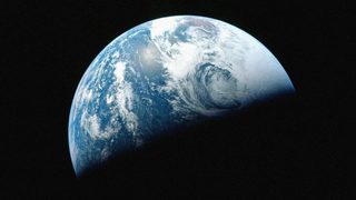 Apollo 13: Survival still 2