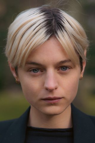 Emma Corrin, photo 3 of 3