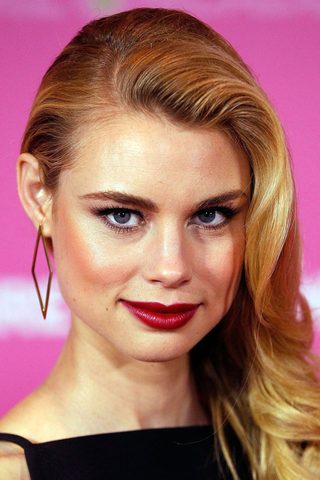 Lucy Fry, photo 1 of 3