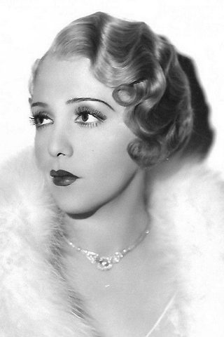 Bebe Daniels, photo 1 of 3
