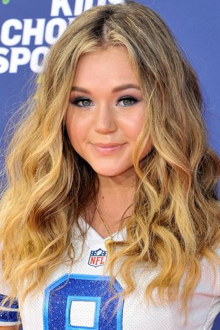 Brec Bassinger, photo 3 of 3