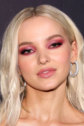 Dove Cameron, photo 3 of 3