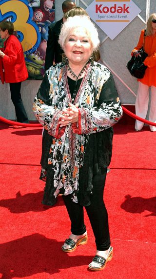 Estelle Harris, photo 1 of 3