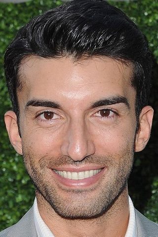 Justin Baldoni, photo 2 of 3