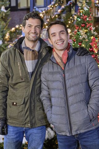 The Christmas Ring still 4