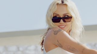 Miley Cyrus - Endless Summer Vacation (Backyard Sessions) still 2