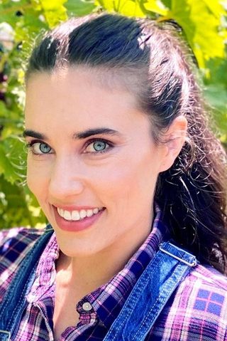 Alix Angelis, photo 1 of 3