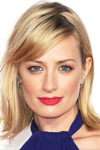 Beth Behrs, photo 2 of 3