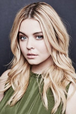 Sasha Pieterse, photo 1 of 3