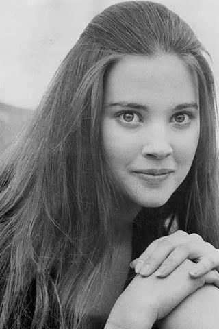 Lynne Frederick, photo 3 of 3